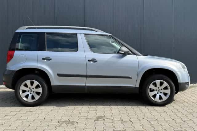 Škoda Yeti (2010) thumbnail 4