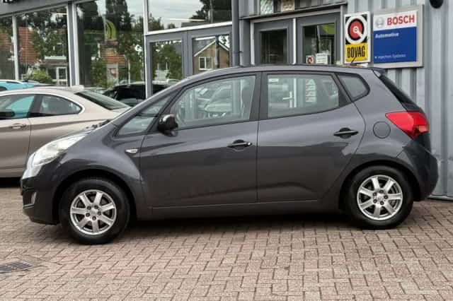 Kia Venga (2013) thumbnail 2