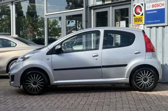 Peugeot 107 (2010) thumbnail 2