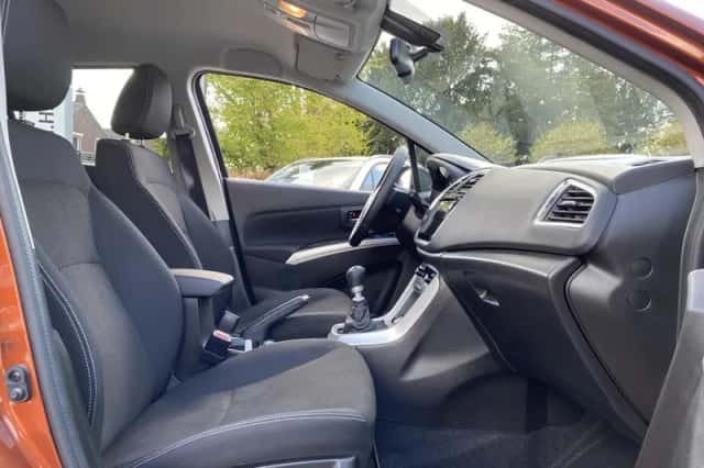 Suzuki S-Cross (2018) thumbnail 3
