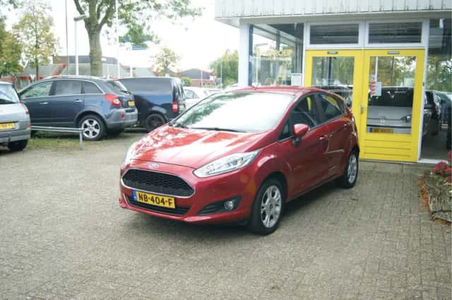 Ford Fiesta (2016) thumbnail 3
