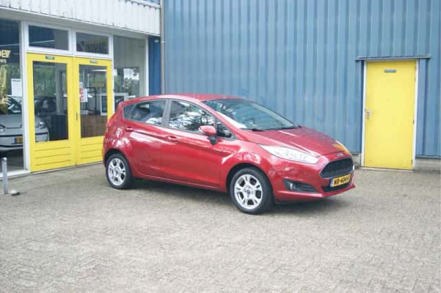 Ford Fiesta (2016) thumbnail 5