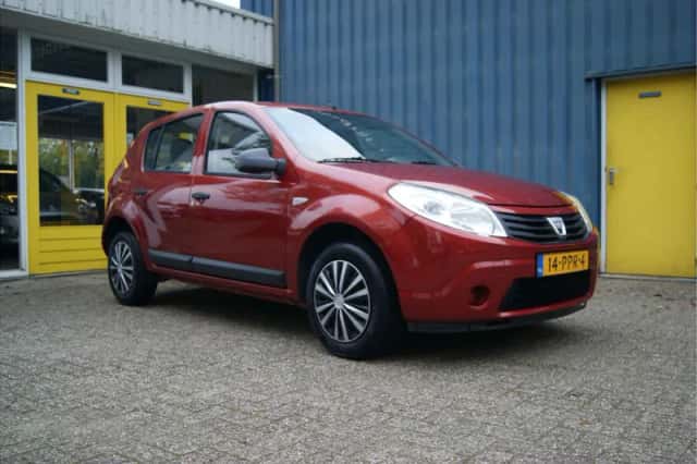 Dacia Sandero (2011) thumbnail 2