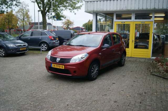 Dacia Sandero (2011) thumbnail 3