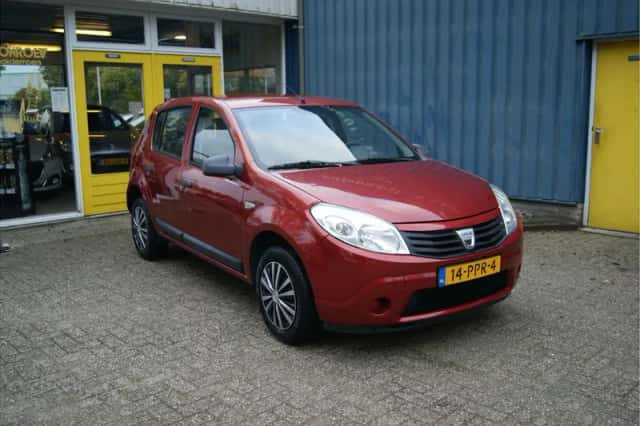 Dacia Sandero (2011) thumbnail 4