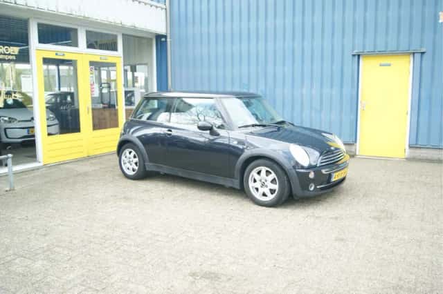 MINI Cooper (2006) thumbnail 2