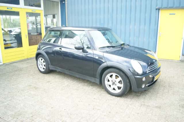 MINI Cooper (2006) thumbnail 3