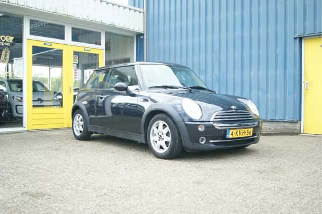 MINI Cooper (2006) thumbnail 4