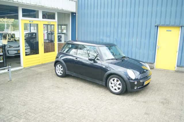 MINI Cooper (2006) thumbnail 5