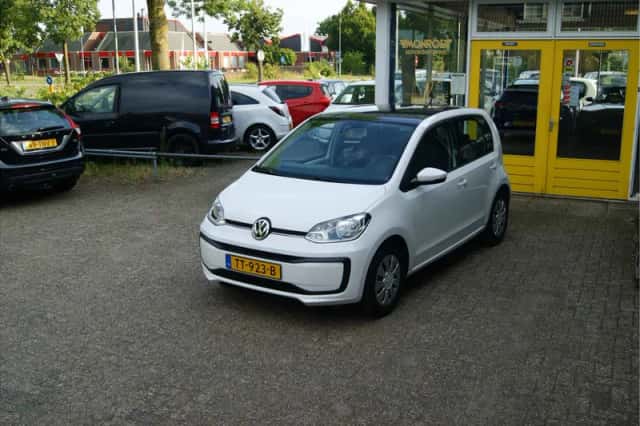 Volkswagen Up! (2018) thumbnail 4