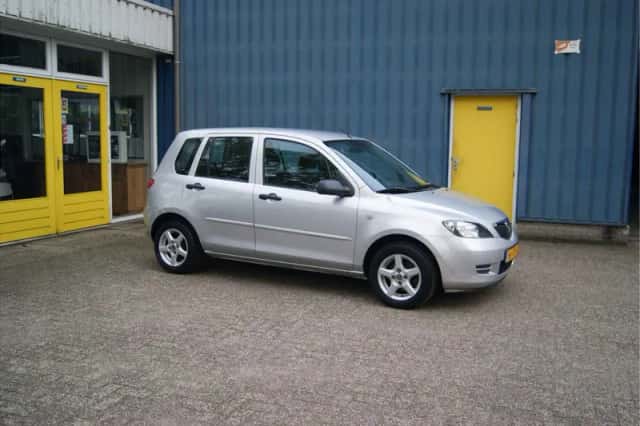 Mazda 2 (2005) thumbnail 2