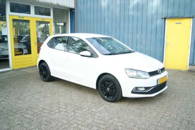Volkswagen Polo (2015) thumbnail 1