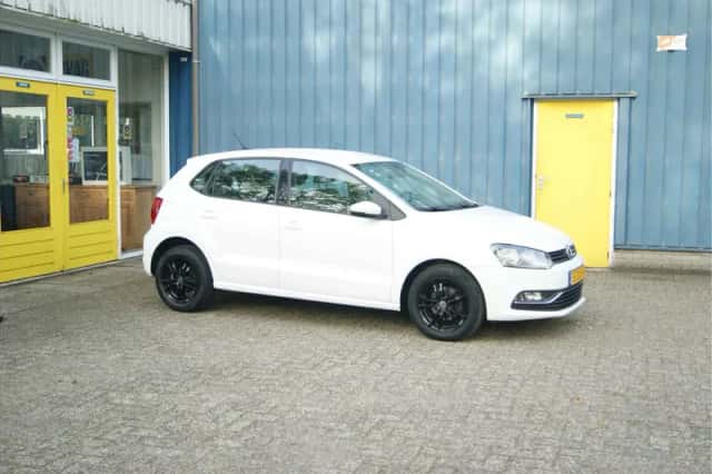 Volkswagen Polo (2015) thumbnail 2