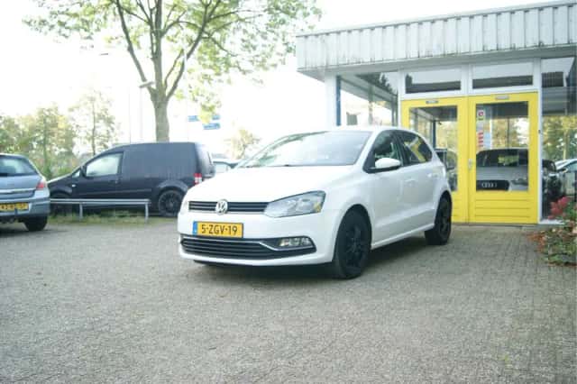 Volkswagen Polo (2015) thumbnail 3