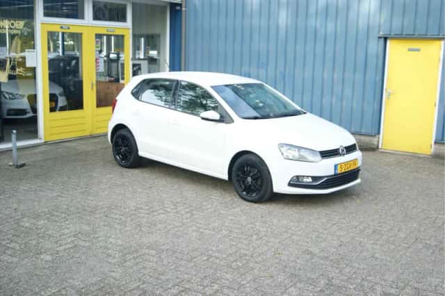 Volkswagen Polo (2015) thumbnail 6