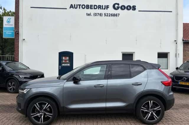 Volvo XC40 (2019) thumbnail 2