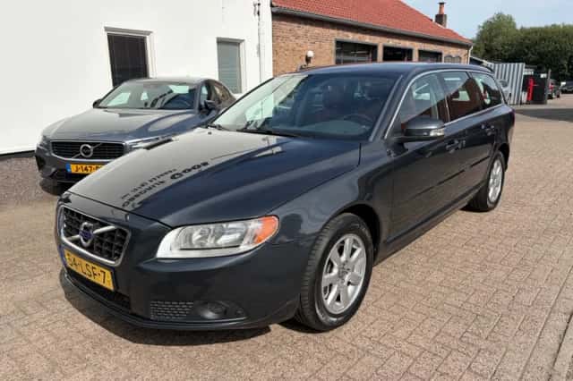 Volvo V70 (2010) thumbnail 1
