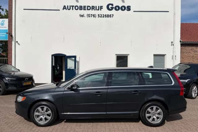 Volvo V70 (2010) thumbnail 2