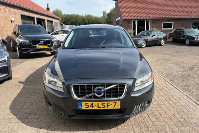 Volvo V70 (2010) thumbnail 3