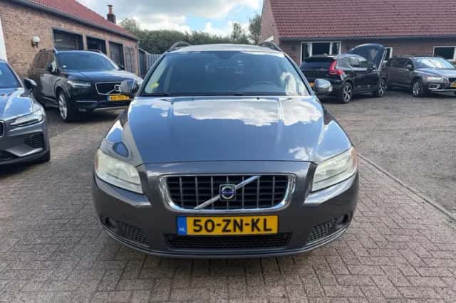 Volvo V70 (2008) thumbnail 3