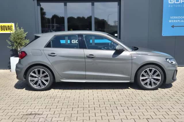 Audi A1 (2019) thumbnail 3