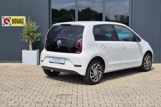 Volkswagen Up! (2017) thumbnail 2