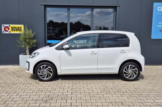 Volkswagen Up! (2017) thumbnail 3
