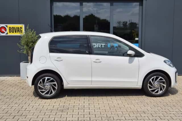 Volkswagen Up! (2017) thumbnail 4