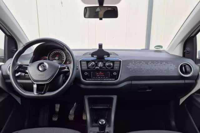 Volkswagen Up! (2017) thumbnail 6