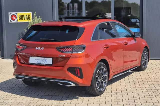 Kia Ceed (2024) thumbnail 2