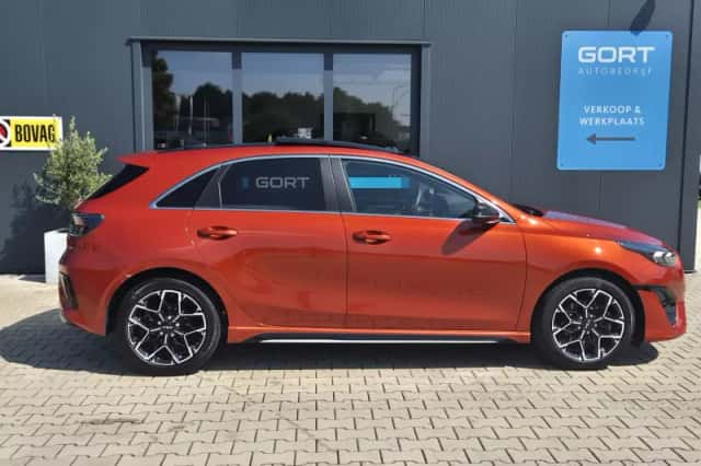 Kia Ceed (2024) thumbnail 3