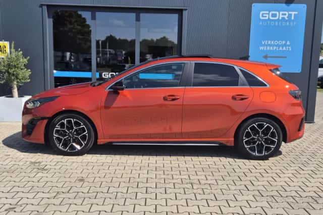 Kia Ceed (2024) thumbnail 4