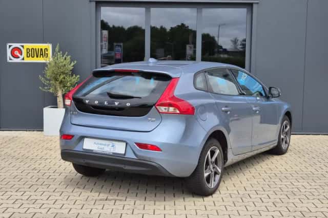 Volvo V40 (2017) thumbnail 2