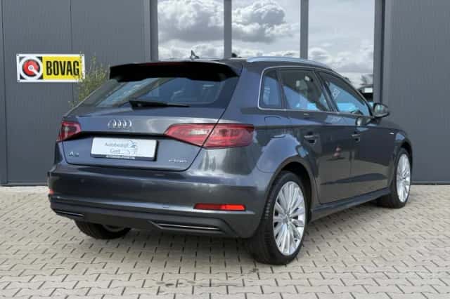 Audi A3 (2015) thumbnail 2