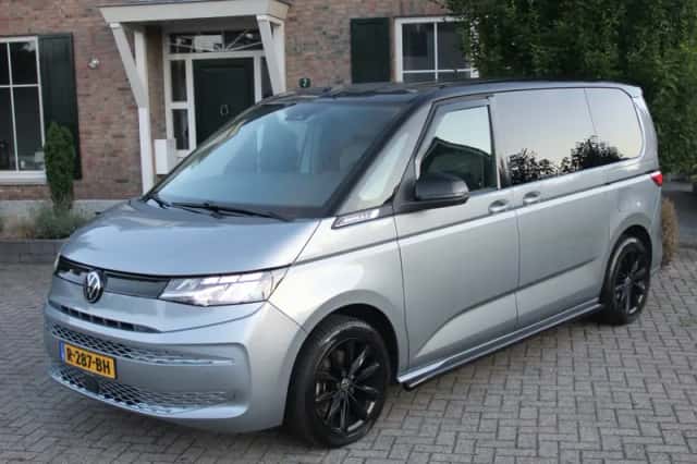 Volkswagen Multivan (2022) thumbnail 2