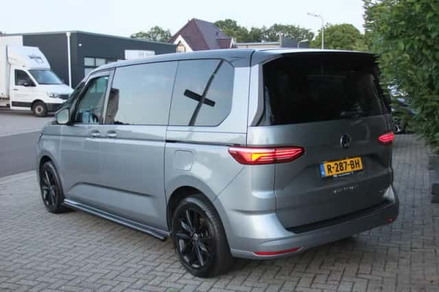 Volkswagen Multivan (2022) thumbnail 3