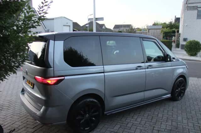 Volkswagen Multivan (2022) thumbnail 5
