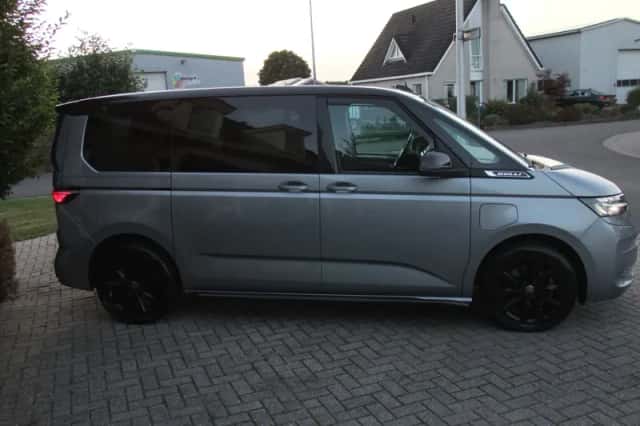 Volkswagen Multivan (2022) thumbnail 6