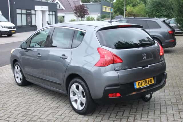 Peugeot 3008 (2012) thumbnail 2