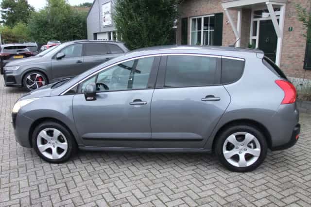Peugeot 3008 (2012) thumbnail 3