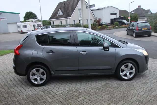 Peugeot 3008 (2012) thumbnail 6