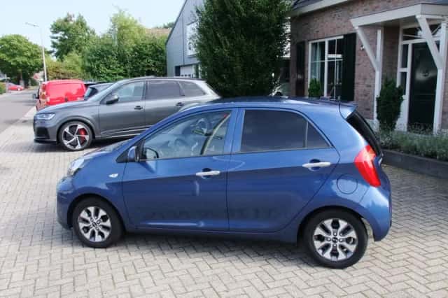 Kia Picanto (2016) thumbnail 3