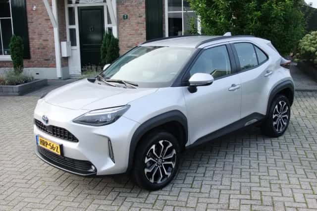 Toyota Yaris Cross (2024) thumbnail 1