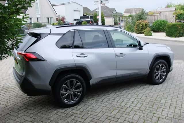 Toyota RAV4 (2025) thumbnail 3