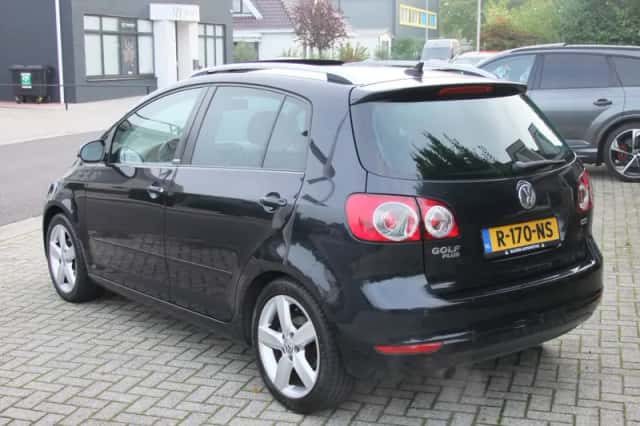 Volkswagen Golf (2011) thumbnail 2