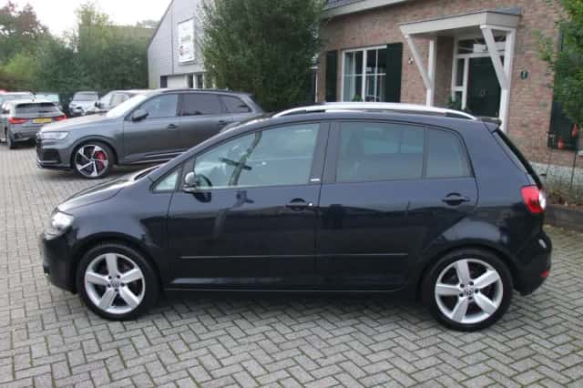 Volkswagen Golf (2011) thumbnail 3