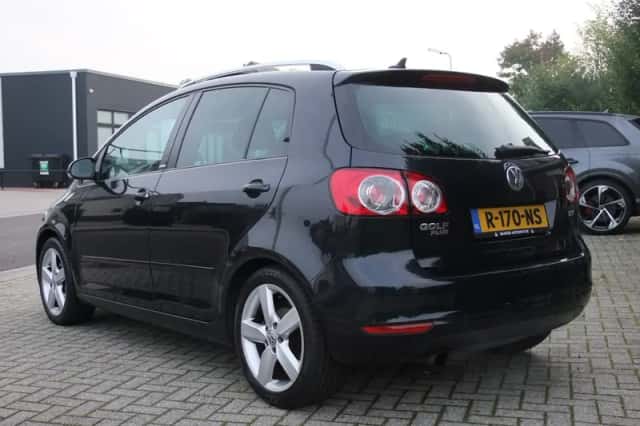 Volkswagen Golf (2011) thumbnail 4