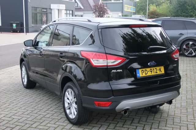 Ford Kuga (2016) thumbnail 2