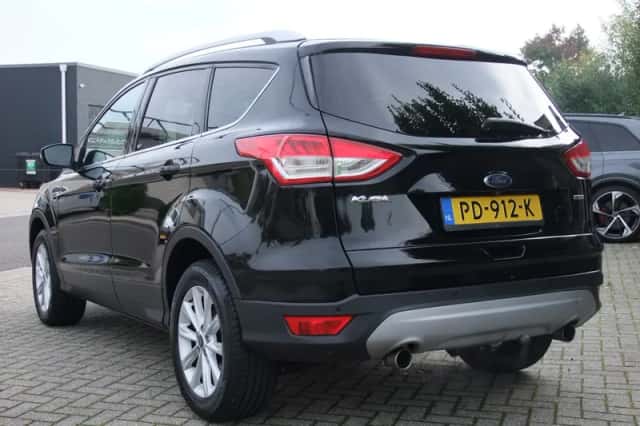 Ford Kuga (2016) thumbnail 4