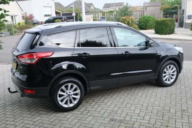Ford Kuga (2016) thumbnail 5